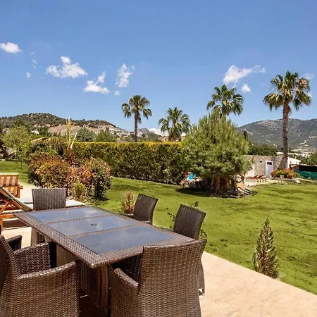3 Bedroom Stone House Wih Shared Pool