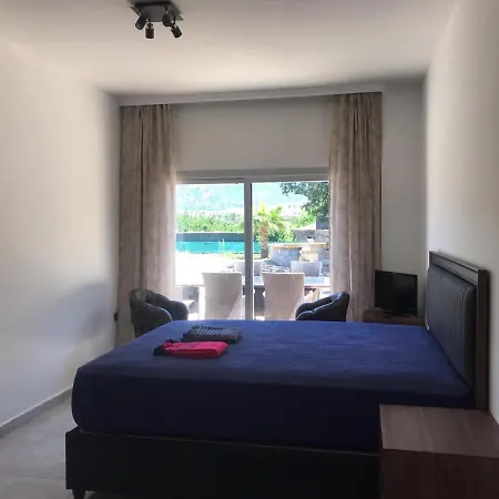 3 Bedroom Stone House Wih Shared Pool Apartment